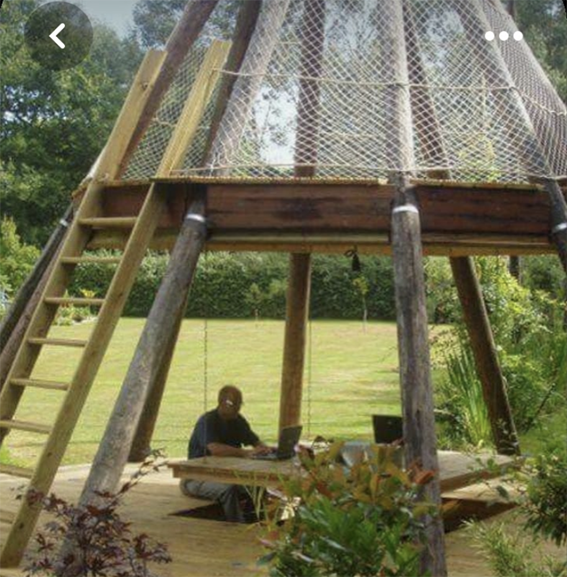 Image média: Jardin de lecture et espace de détente associant nature et culture 